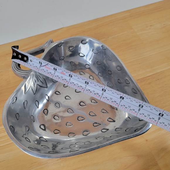 Pewter Decorative Bowl Beautiful Silver Strawberry Shaped Bowl - Picture 7 of 7